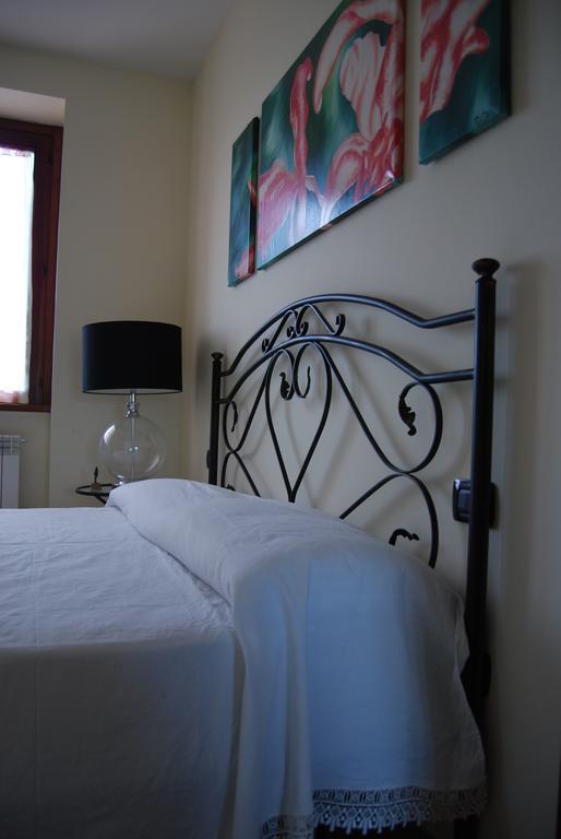 Bed and Breakfast Casale Il Cerqueto San Severino Marche Zimmer foto